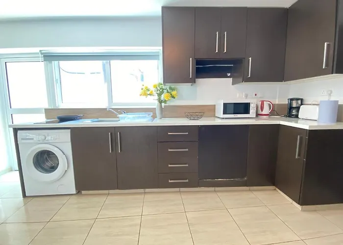 Serena's 2-br In * Larnaca