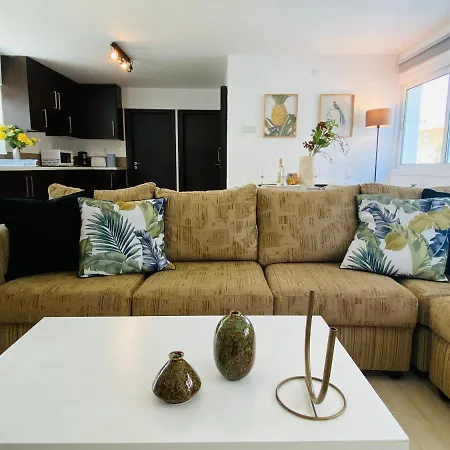 아파트 Serena's 2-br In 라르나카