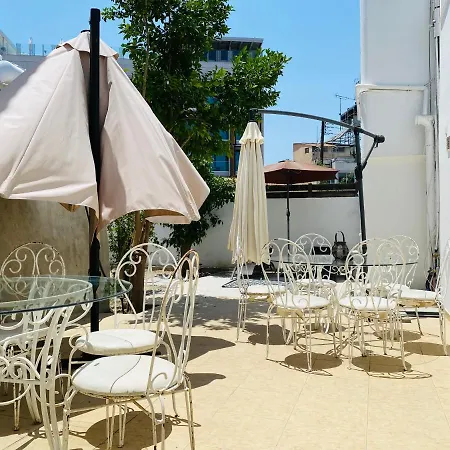 아파트 Serena's 2-br In 라르나카